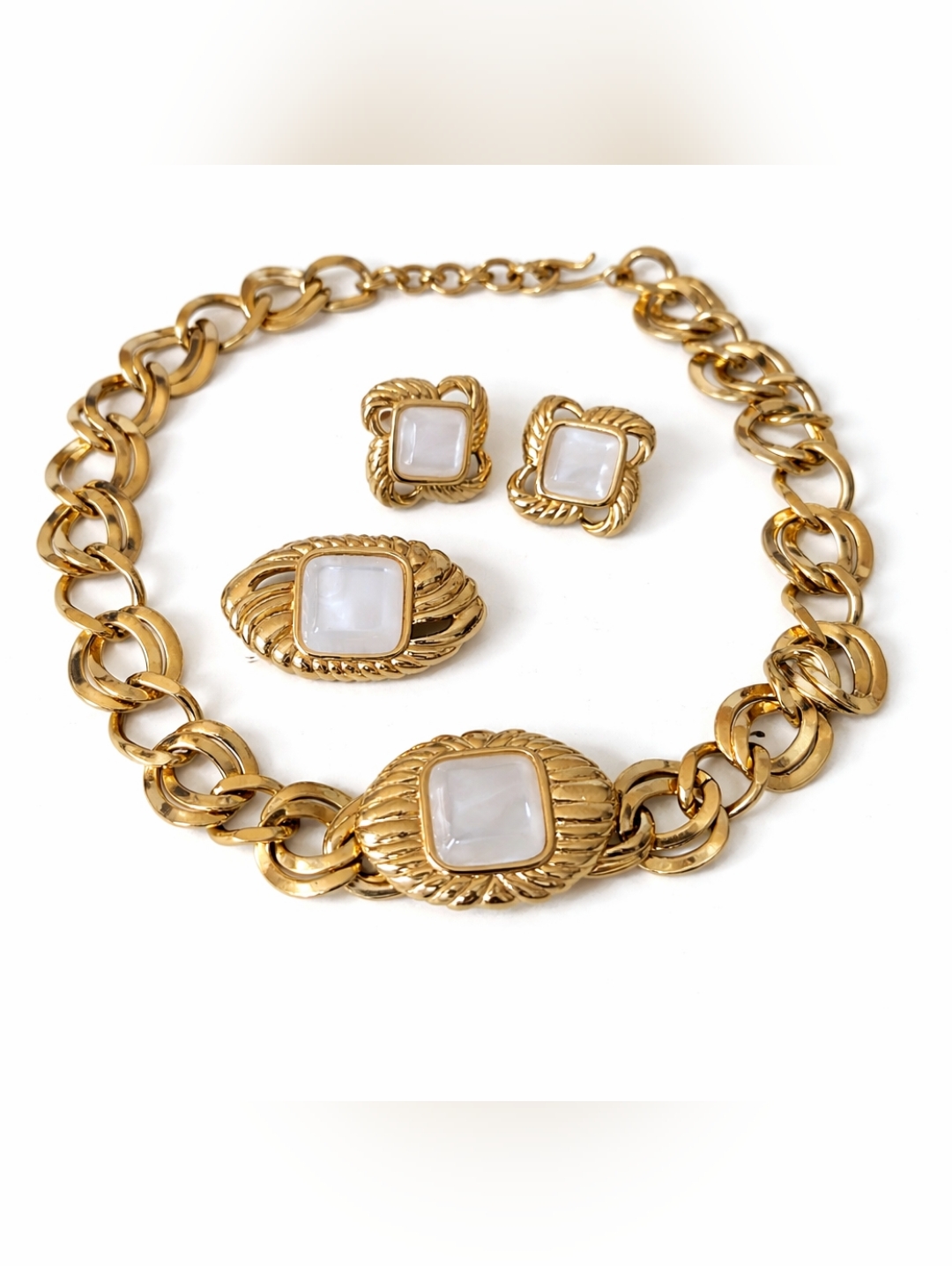 Vintage Monet Gold Tone Jewelry Set Necklace, Earrings & Brooch